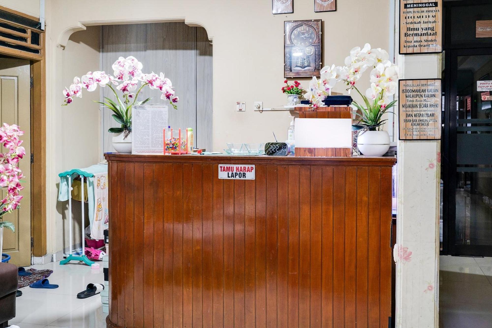 Oyo Life 91994 Sawerigading Jatinangor Syariah Hotel Sayang Exterior photo