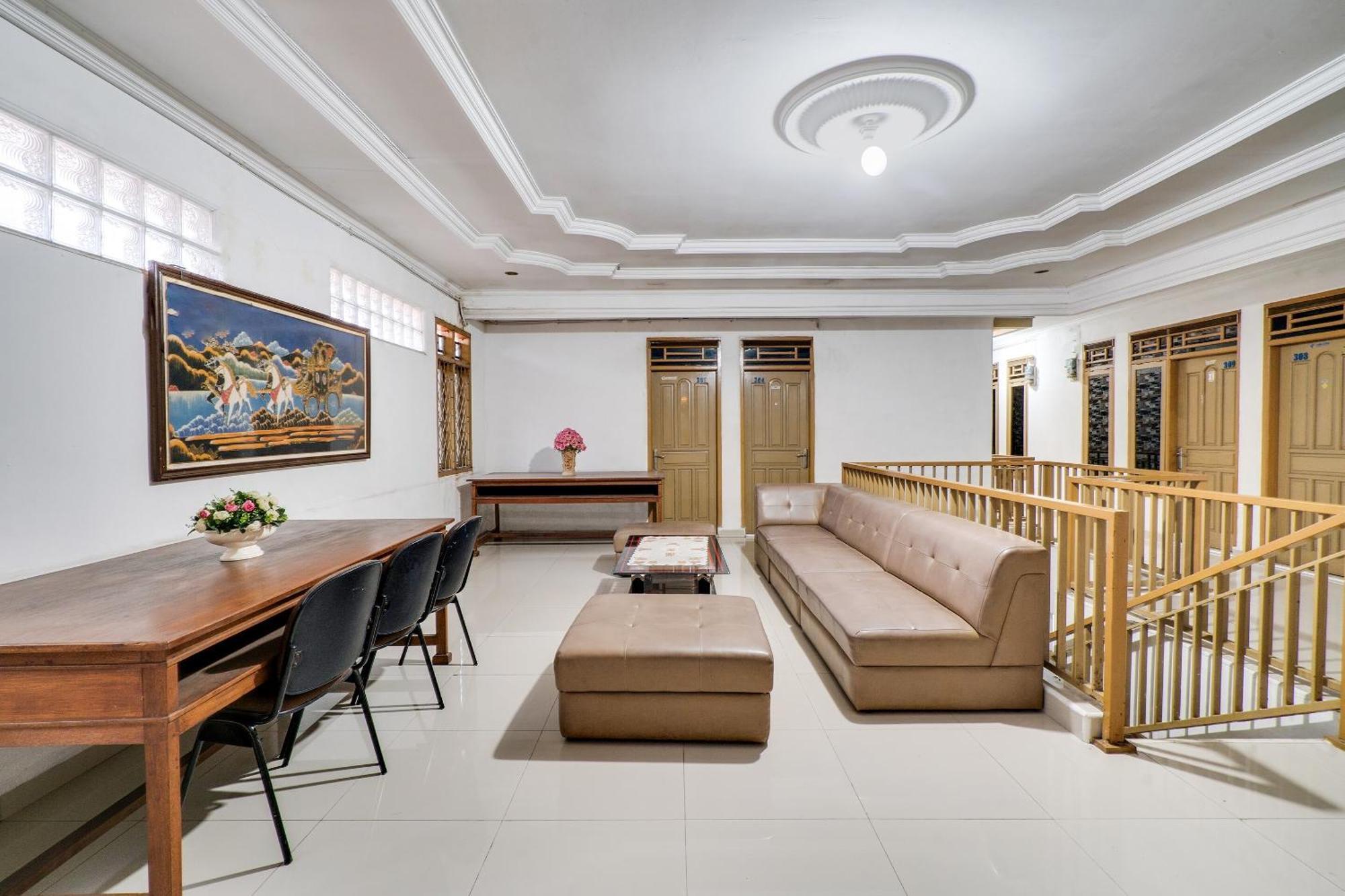 Oyo Life 91994 Sawerigading Jatinangor Syariah Hotel Sayang Exterior photo